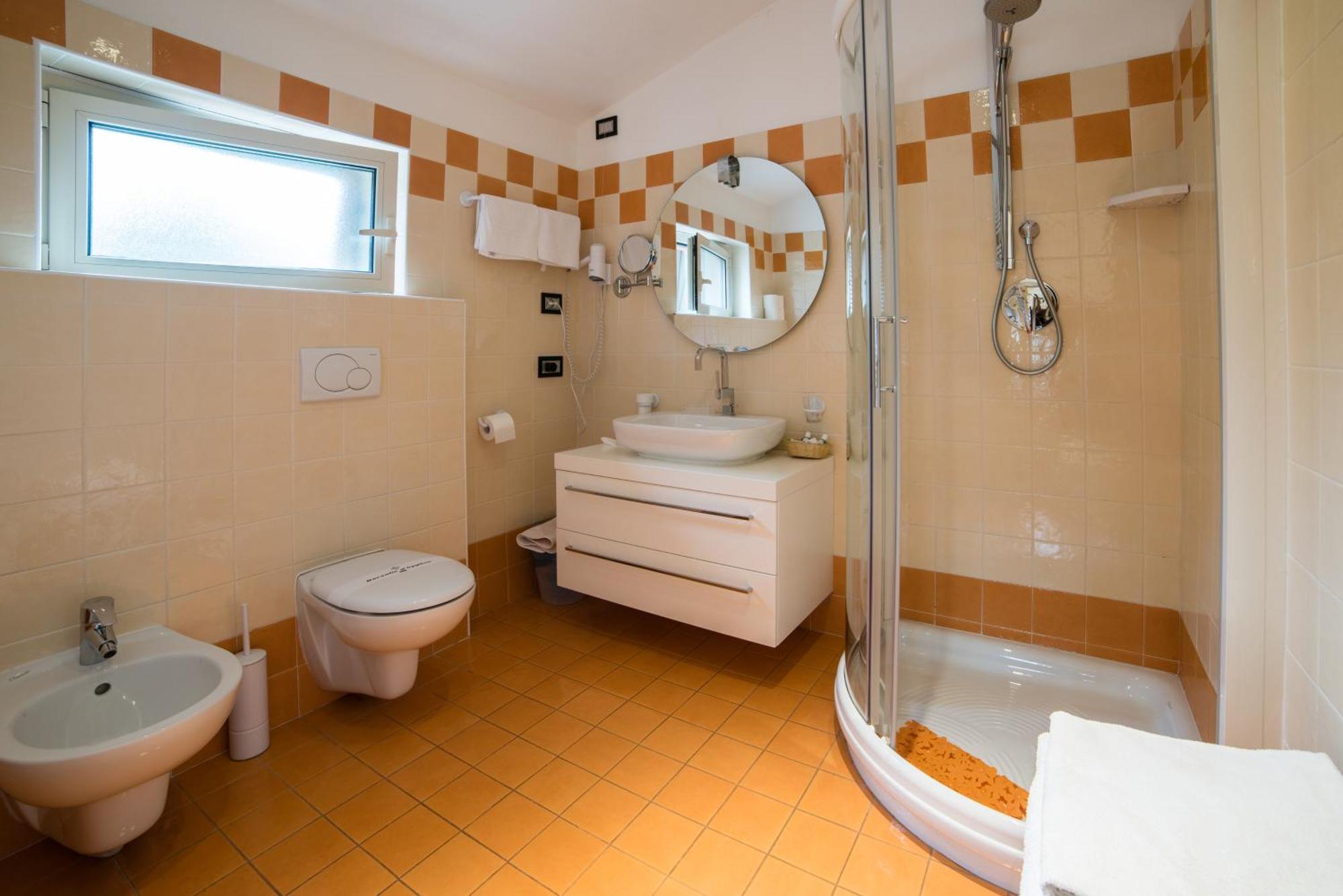 Lanzo dʼIntelvi Albergo Milano Snc מראה חיצוני תמונה