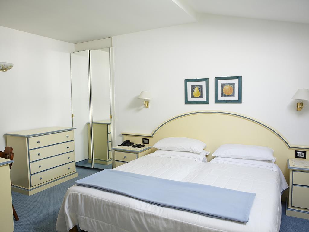 Lanzo dʼIntelvi Albergo Milano Snc חדר תמונה